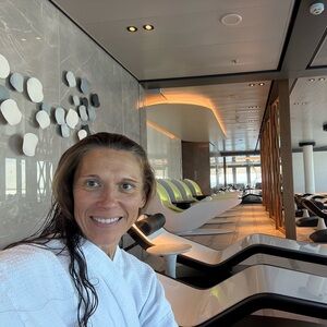 Meet your Posher, April